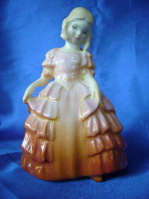 Sweet ROYAL DOULTON Young Lady Figurine ' ROSE' HN 1368