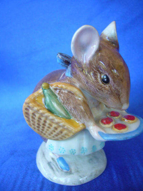 Beswick  Beatrix Potter`s ` Appley Dapply` 2333 GOLD #