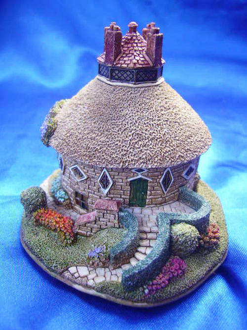 Miniature House - Lilliput Lane "A La Ronde"