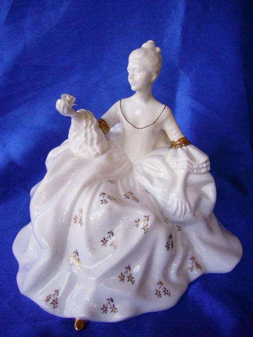 Royal Doulton Figurine HN 2326 Antoinette