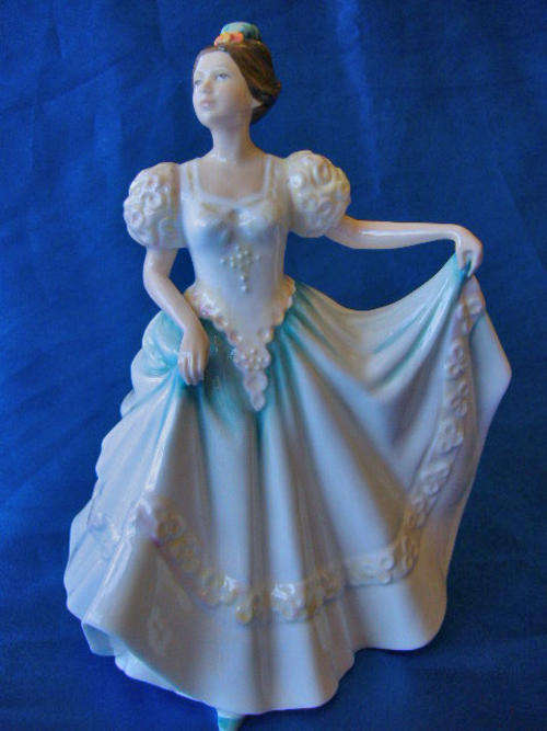 Royal Doulton Lady Figure LINDSAY HN 3645