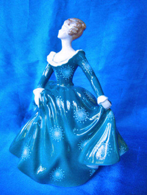 Royal Doulton "Pretty Ladies" - Fragrance HN2334 Figurine