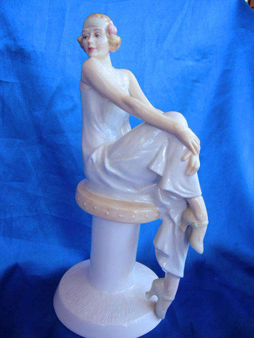 Royal Doulton Reflections Lady Figurine Figure FLIRTATION HN 3071 Adrian Hughes