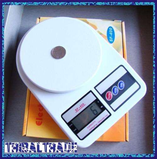 7KG ELECTRONIC KITCHEN SCALE - LCD Display - A very handy item in the house!!