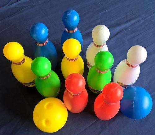 TEN PIN BOWLING SET - Your Kids will enjoy this!! Play with them!! XMas is here!!
