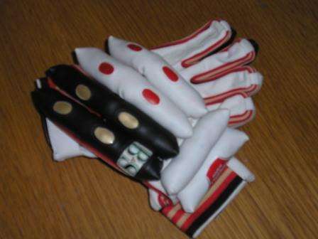 Bellingham & Smith Cricket gloves - CRAZY BUY NOW!!!