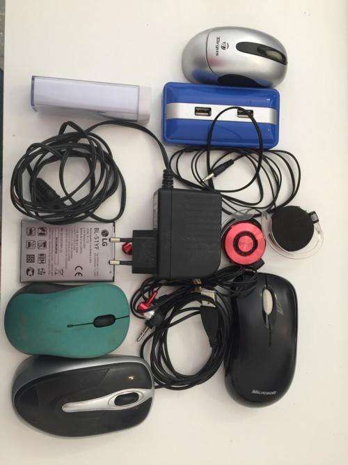 Bulk lot of computer accessories, mouse, cabling, earphones etc.  Winner takes all.