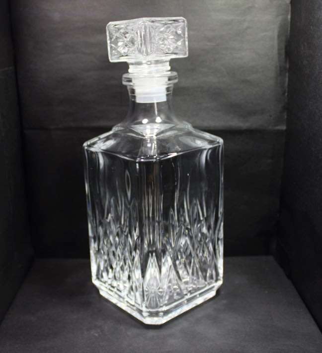 Classic Square Crystal Decanter Diamond Pattern with Nylon Stopper