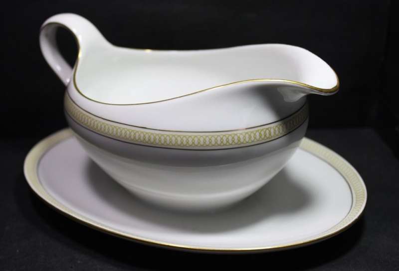 Seltmann Weiden Bavaria Gravy Boat with attached Under Plate