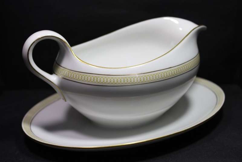 Seltmann Weiden Bavaria Gravy Boat with attached Under Plate