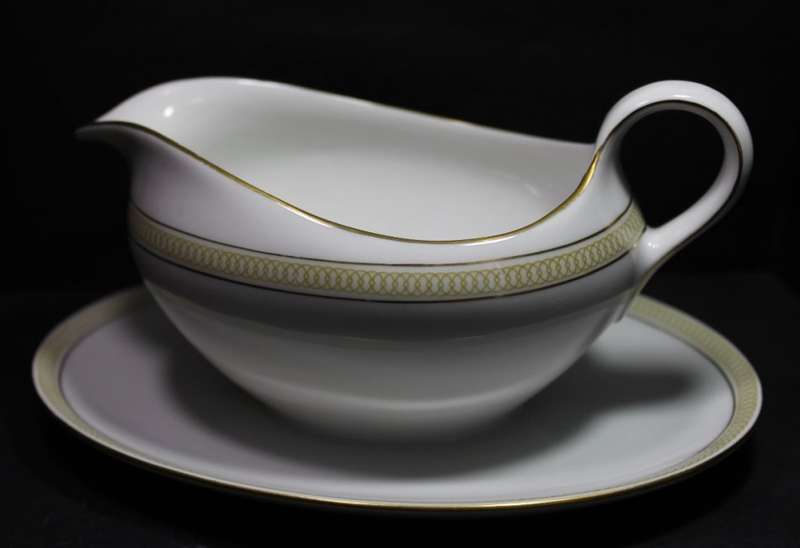 Seltmann Weiden Bavaria Gravy Boat with attached Under Plate