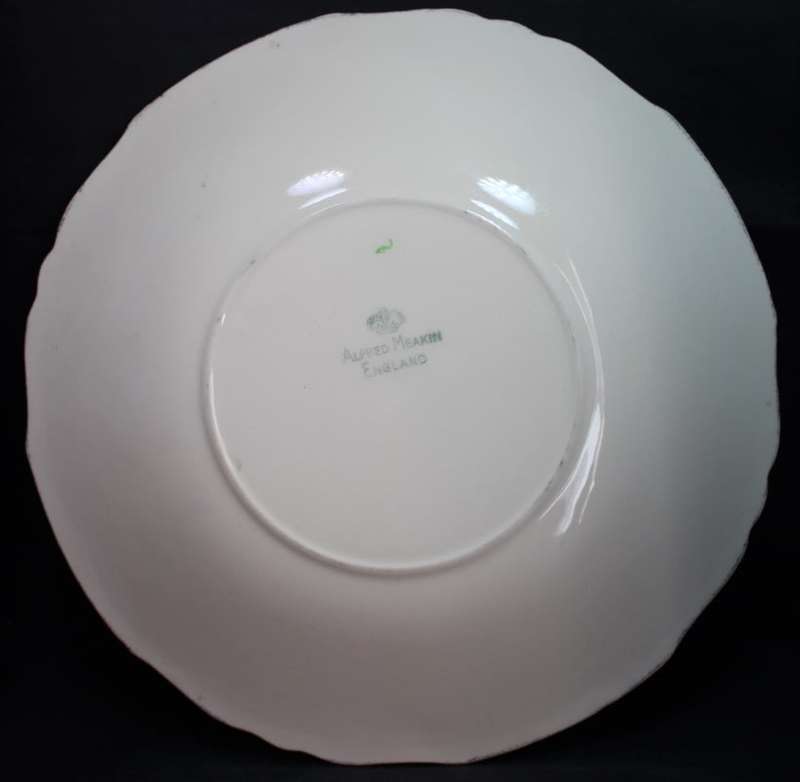 Alfred Meakin Daisy and Fern `Ferndale` Pattern Decorative Wall Plate