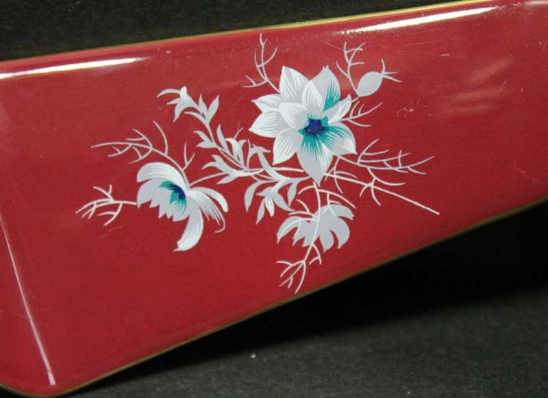 Burgundy Ceramic Cake Lifter with Attractive Floral design