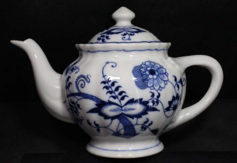 Blue Danube Tea Pot small, made in Japan.