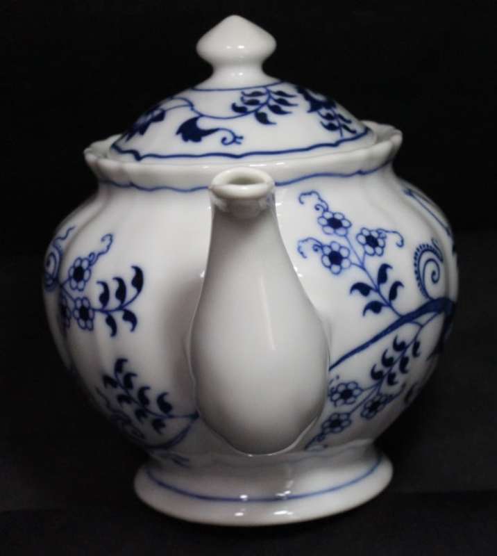 Blue Danube Tea Pot small, made in Japan.