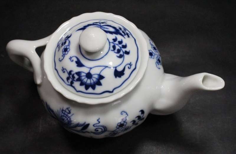 Blue Danube Tea Pot small, made in Japan.