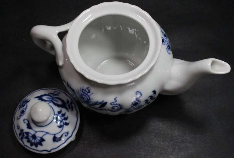 Blue Danube Tea Pot small, made in Japan.