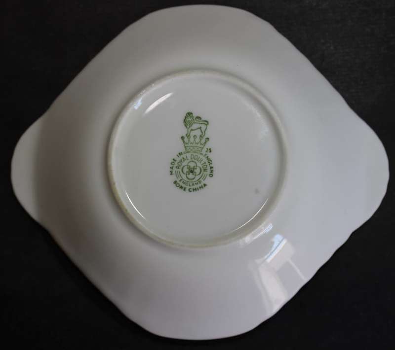Vintage Royal Doulton Floral Pattern Bone China Trinket Dish 1952