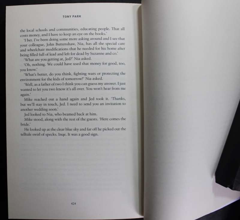 Red Earth by Tony Park, Softcover Book