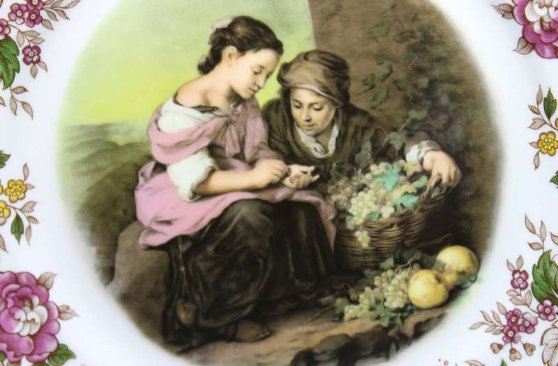 Selling Grapes Decorative Wall Plate by Gloria Fine Porcelain Bayreuth, Bavaria