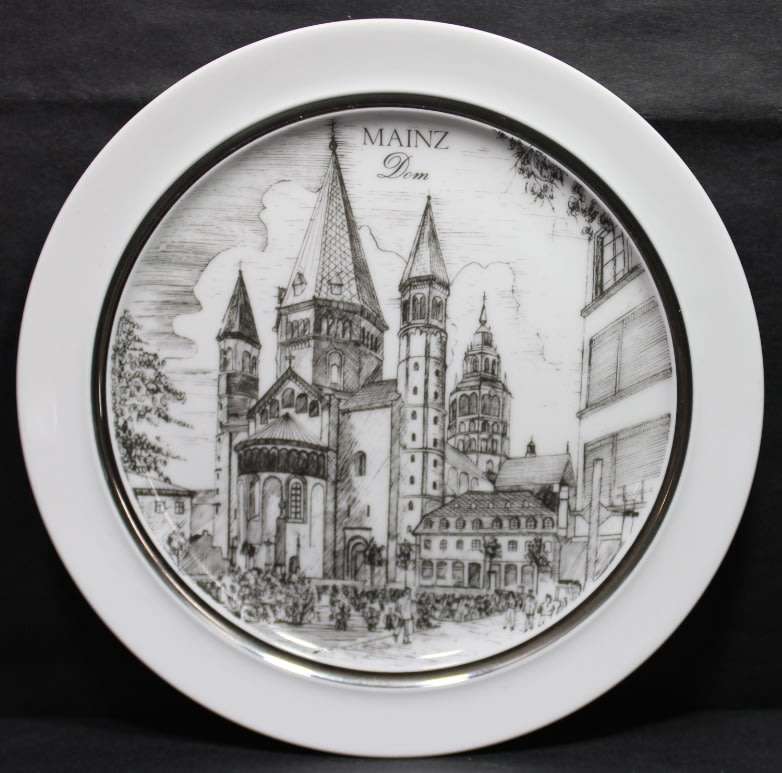 Small Decorative Wall Plate of Mainz Dom by Royal Porzellan Bavaria