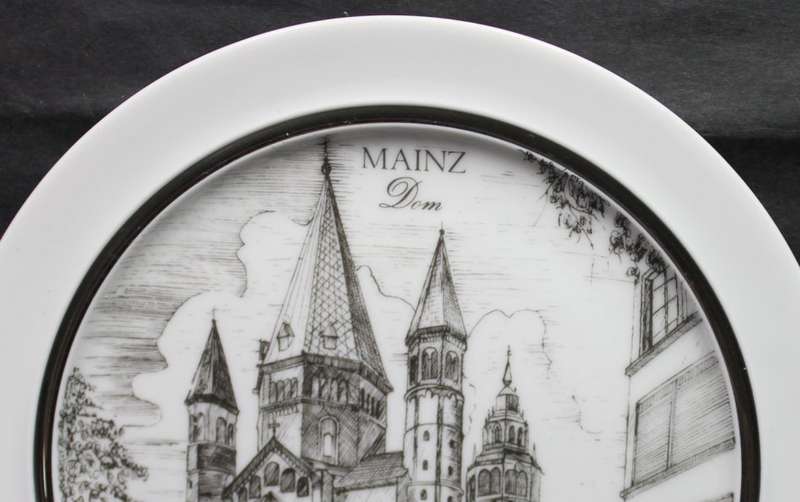 Small Decorative Wall Plate of Mainz Dom by Royal Porzellan Bavaria