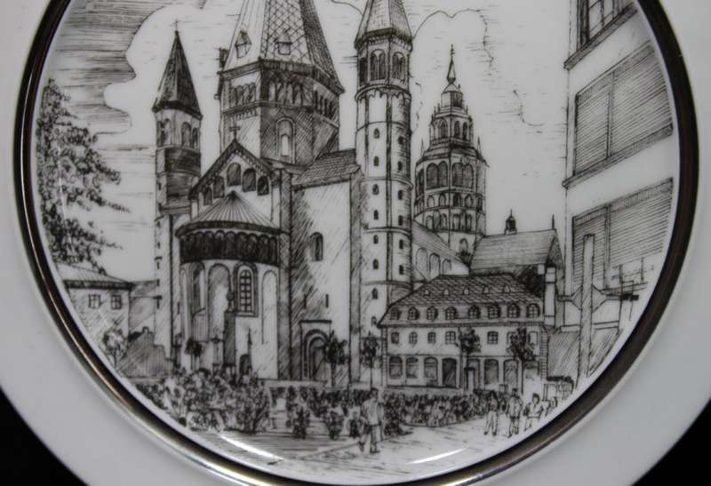 Small Decorative Wall Plate of Mainz Dom by Royal Porzellan Bavaria