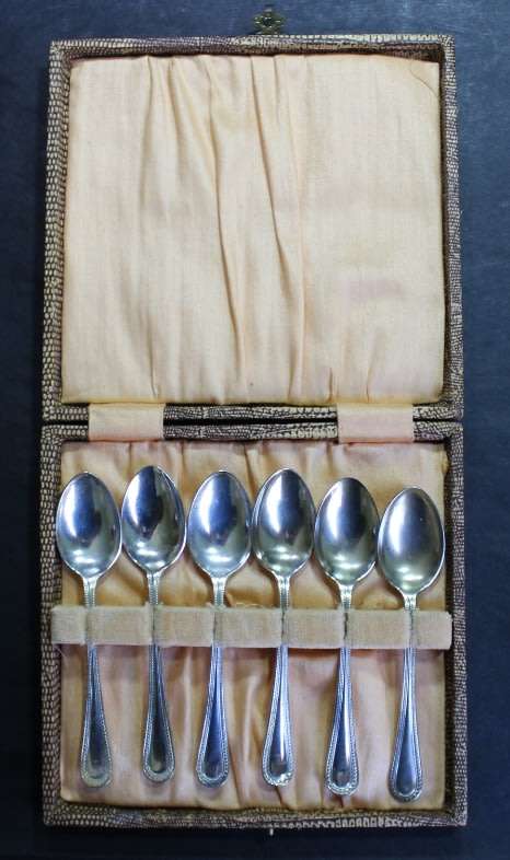 Boxed Set of 6 Vintage Classic Style EPNS Silver Teaspoons