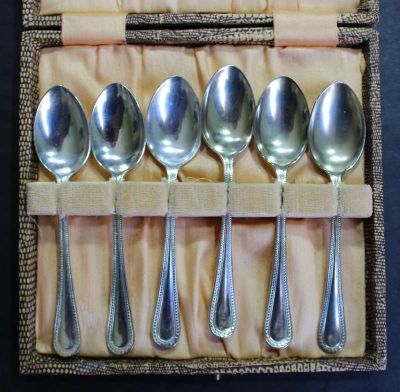 Boxed Set of 6 Vintage Classic Style EPNS Silver Teaspoons