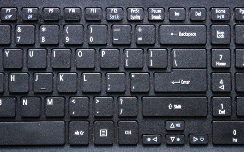 Acer Aspire ES1-571-349N Laptop Keyboard and Chassis Cover.