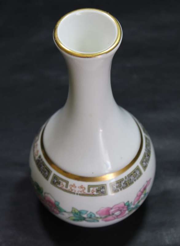 Sampsonite Churchill Bud Vase Made in England