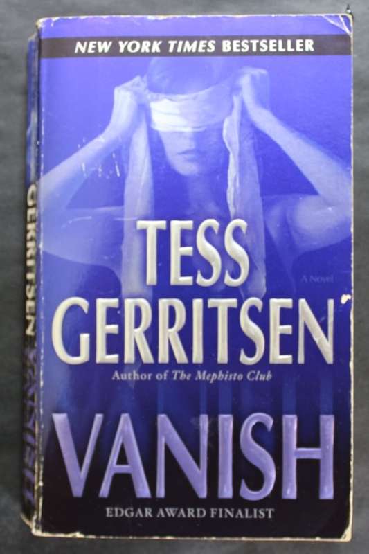 Vanish by Tess Gerritsen Softcover Book