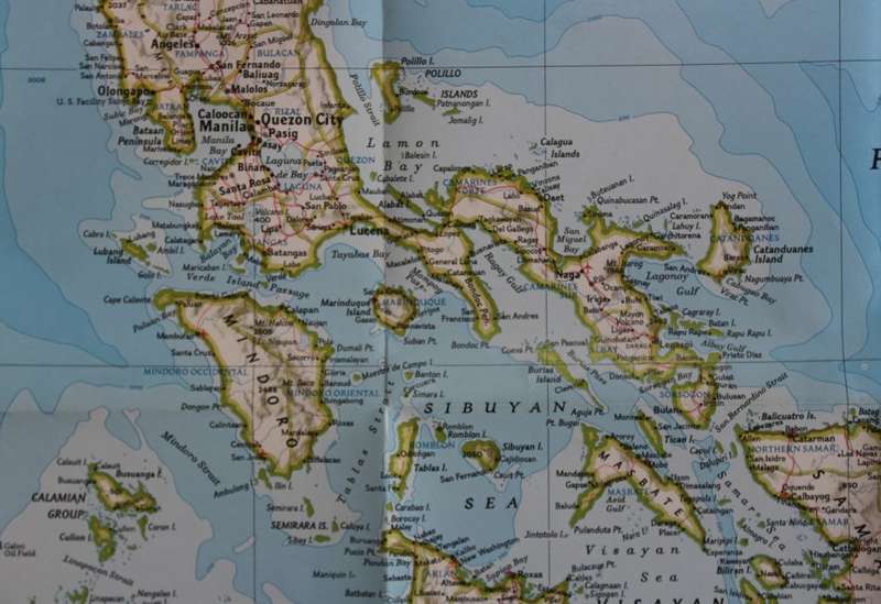 National Geographic Folded Map of The Philippines July 1986