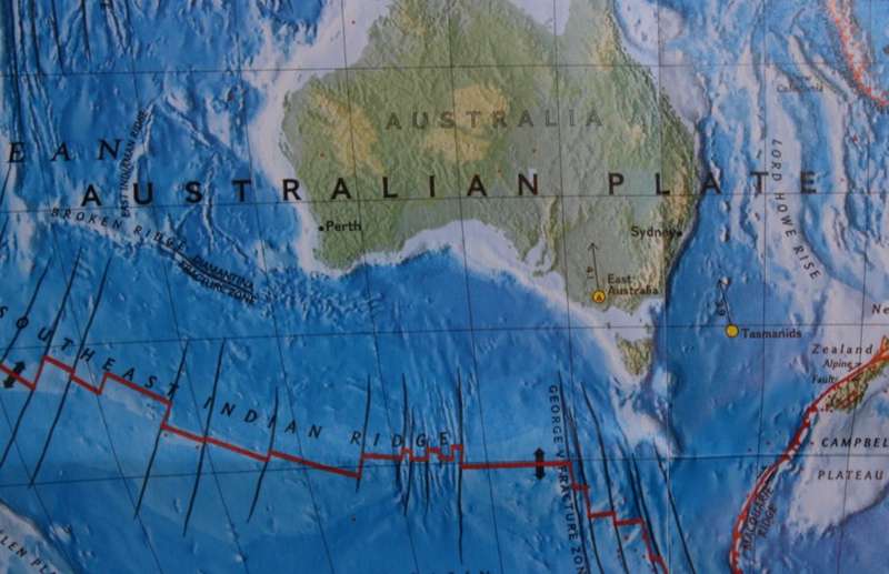 National Geographic Folded Map The Earth`s Fractured Surface April 1995.