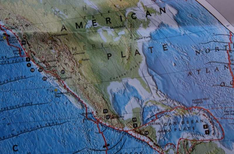 National Geographic Folded Map The Earth`s Fractured Surface April 1995.