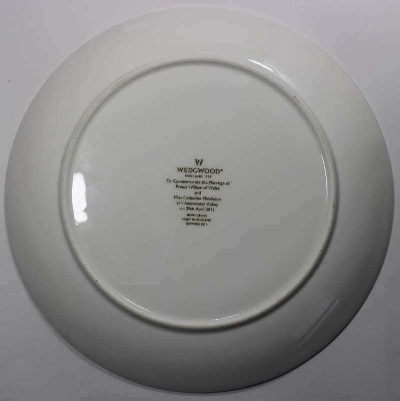 Commemorative Wedding Decorative Wall Plate Prince William and Catherine Middleton by Wedgwood