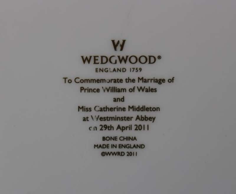 Commemorative Wedding Decorative Wall Plate Prince William and Catherine Middleton by Wedgwood