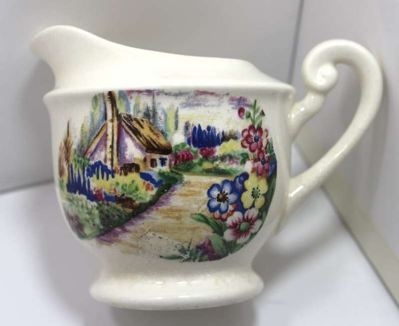 Vintage Vertex Gold Castle Creamer Country House Image