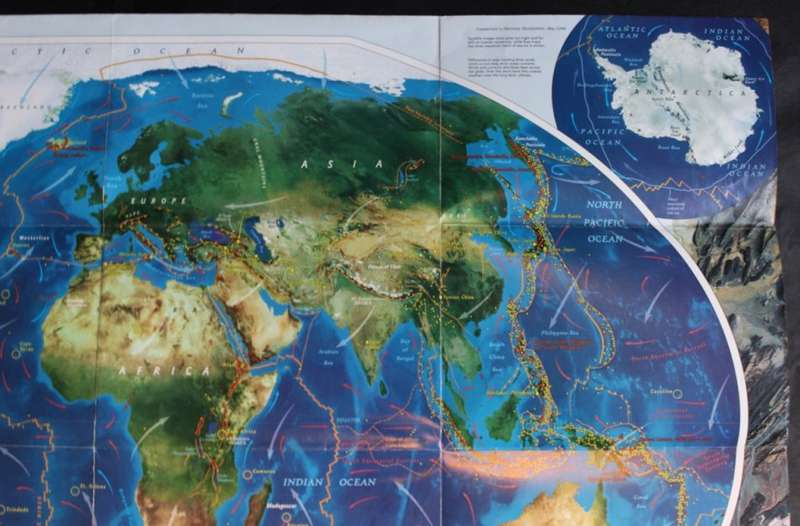 National Geographic Folded Map Physical Earth May 1998
