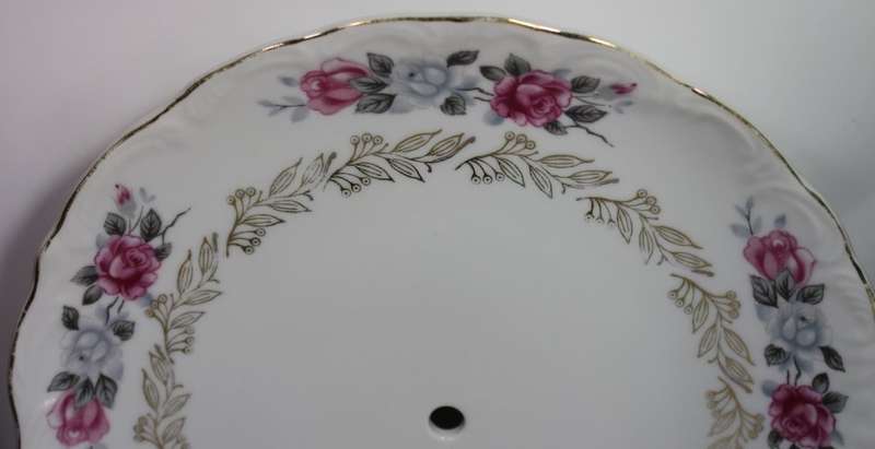 Rose Pattern with Gold Trim on a White Background Cake Stand Plate