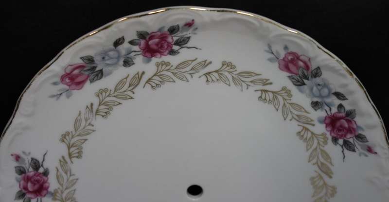 Rose Pattern with Gold Trim on a White Background Cake Stand Plate