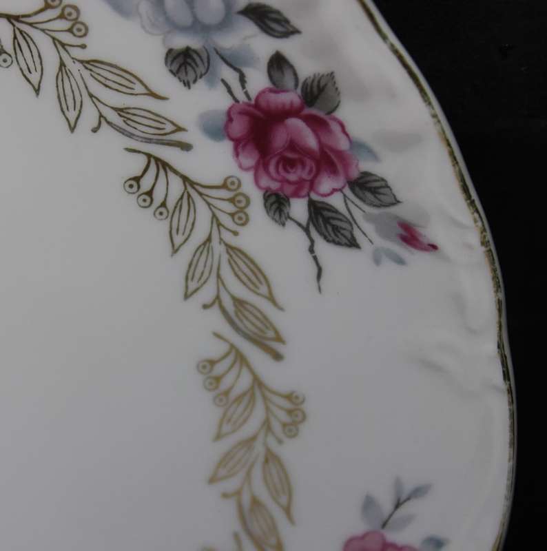 Rose Pattern with Gold Trim on a White Background Cake Stand Plate
