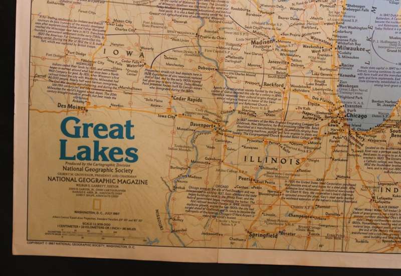National Geographic Folded Map of The Great Lakes July 1987