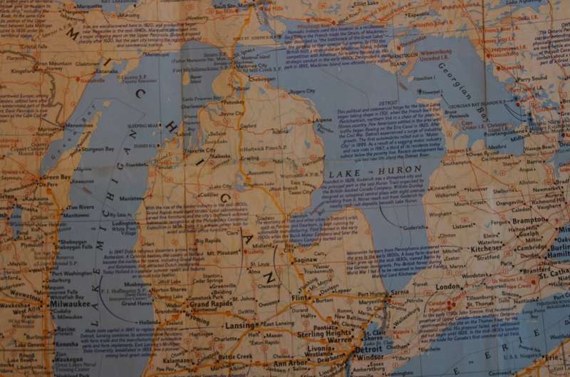 National Geographic Folded Map of The Great Lakes July 1987