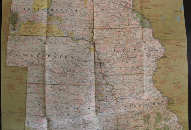 National Geographic Folded Map of The North Central States of the USA, March 1974