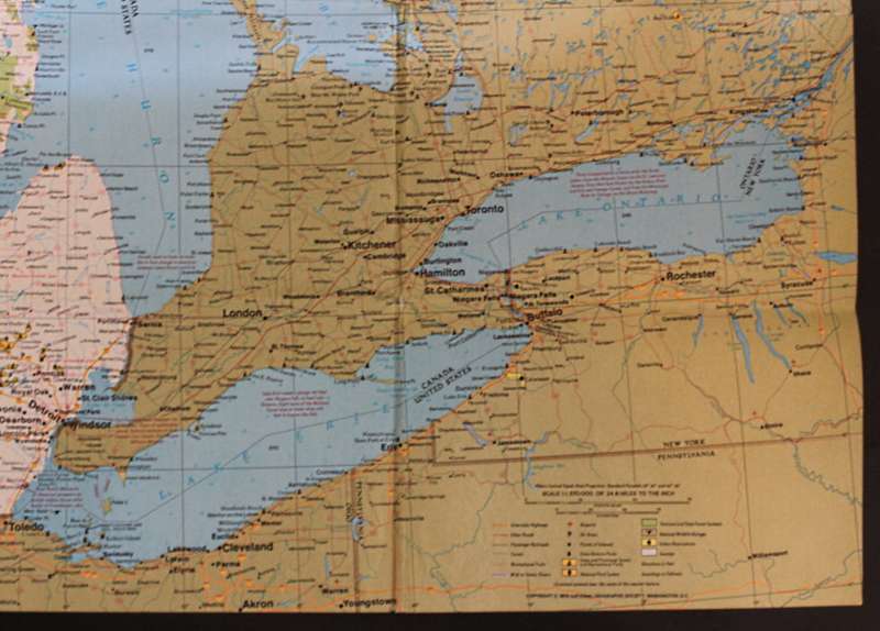 National Geographic Folded Map of the Great Lakes Region of America, August 1973.