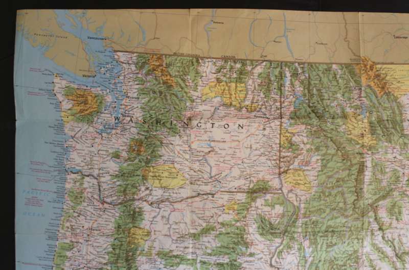 National Geographic Folded Map of The Northwest Region of the USA, March 1973