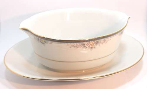 Legendary by Noritake Gravy Bowl and Attached Underplate Willen 4044 Pattern