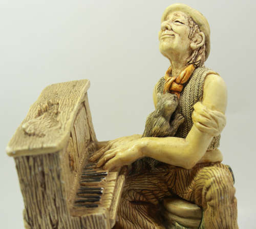 #806 `Grand Finale` Piano Man by NatureCrafts Chalkware Ornament