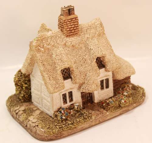 Vintage `Clare Cottage` by Lilliput Lane Handmade Miniature Country Cottage Ornament